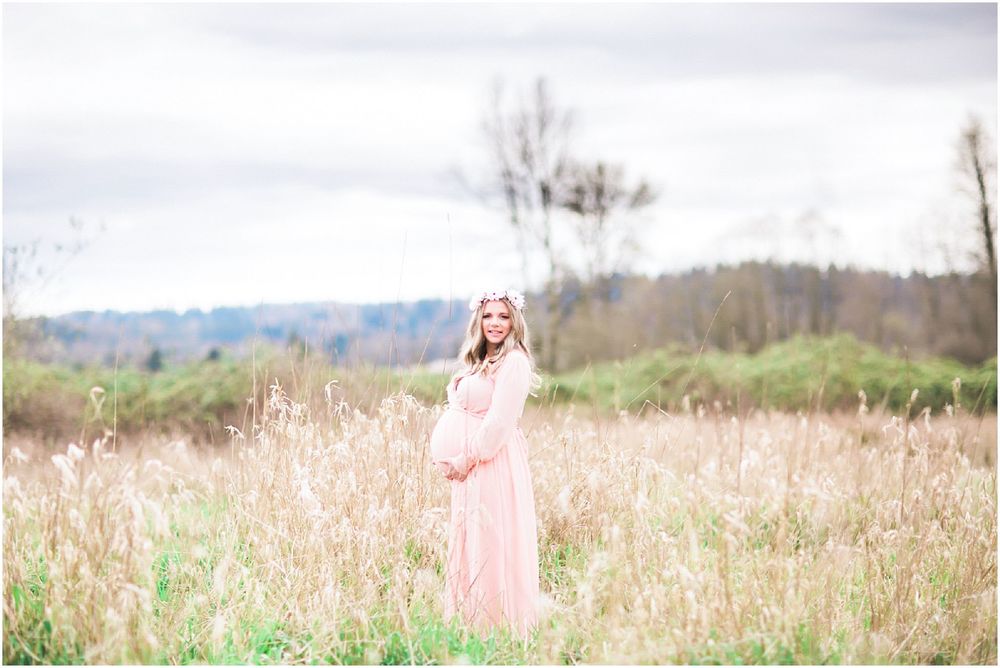 A Blush Pink Snohomish Maternity Session